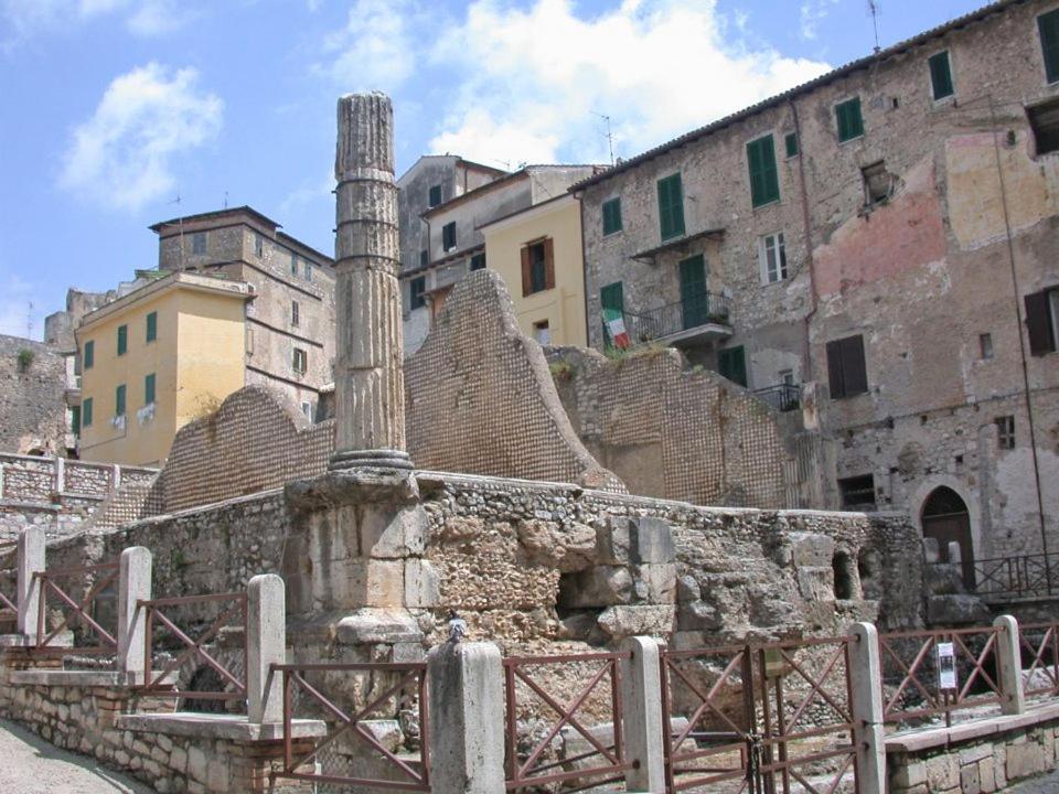 Luxury Suite - Teatro Romano - Duomo - Centro Storico Wi-Fi Terracina Eksteriør billede
