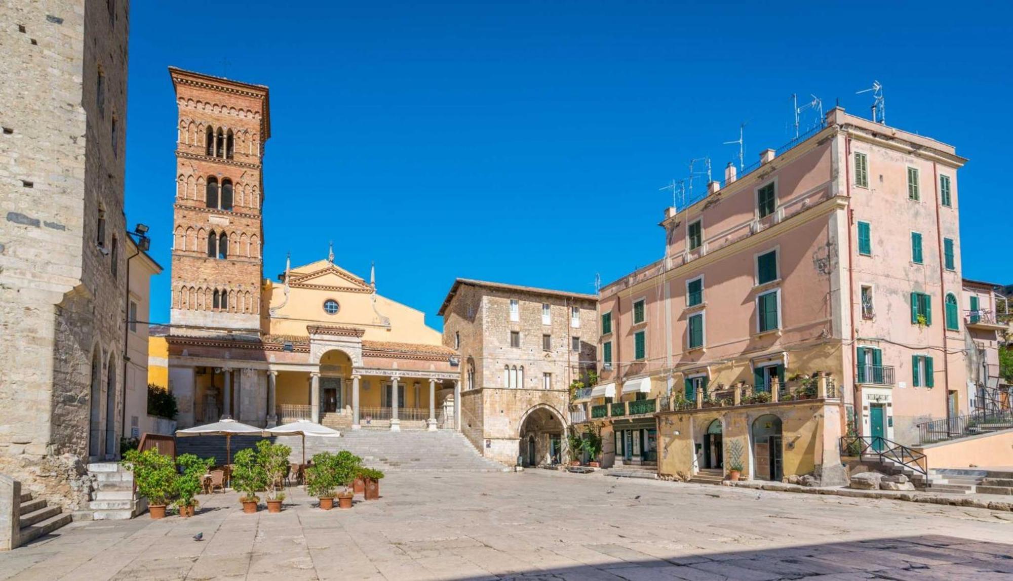 Luxury Suite - Teatro Romano - Duomo - Centro Storico Wi-Fi Terracina Eksteriør billede